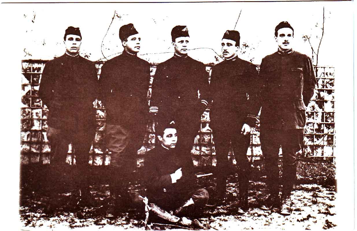 Ritratto in posa dei fratelli Garibaldi all’arrivo in Francia nel 1914.