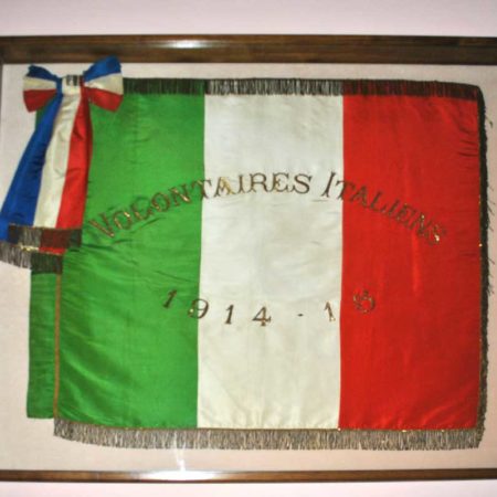 Bandiera da parata italiana con nastro francese